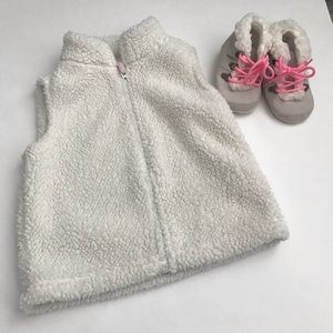 Baby gap baby girl 12-18 months boots and zipper vest fleece